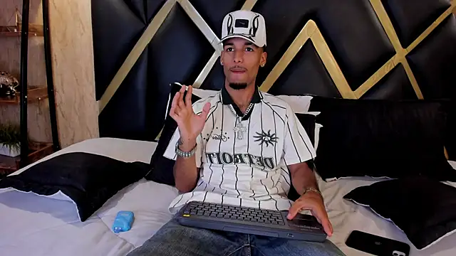 Thiagoferreti online show from January 7, 2026, 3:31 am