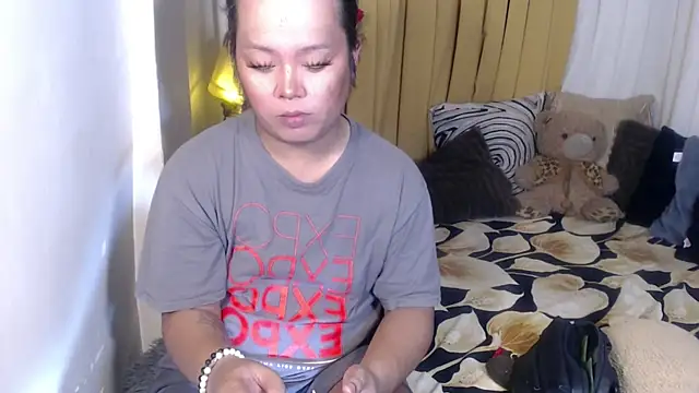 Snapshot of YourSweet-mich chatting on April 27, 2026, 4:10 am YourSweet-mich online show from April 27, 2026, 4:10 am