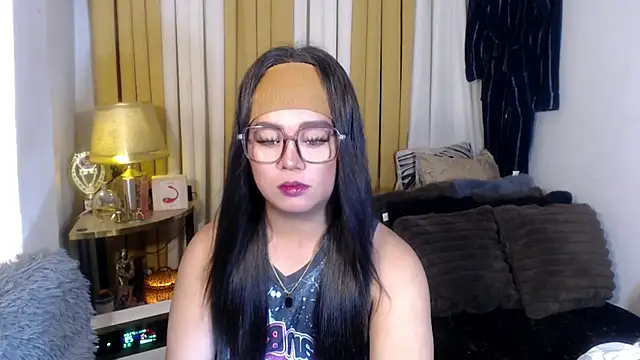 Snapshot of YourSweet-mich chatting on May 18, 2026, 2:56 pm YourSweet-mich online show from May 18, 2026, 2:56 pm