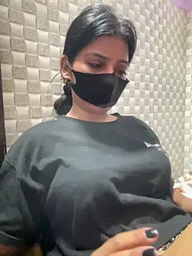 Hot Jaanvi  online show from May 19, 2026, 4:24 pm