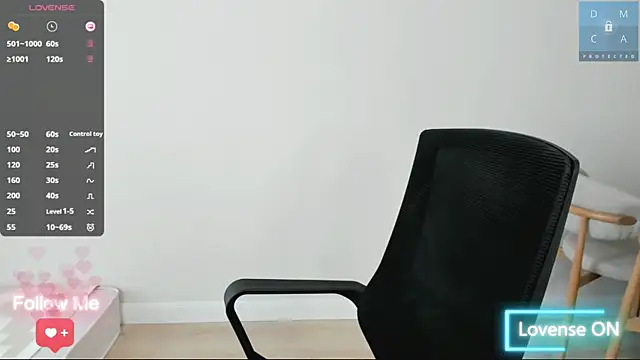 MinaDiamondd online show from May 12, 2026, 4:42 am