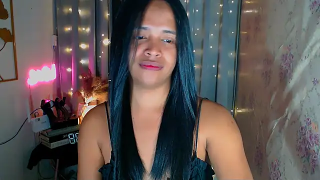 Lorainnelustts online show from February 13, 2026, 2:07 am