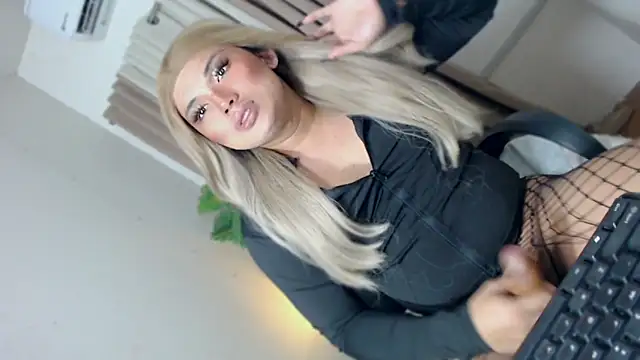 Snapshot of Samantha_Millerxxx chatting on March 12, 2026, 6:36 pm Samantha Millerxxx online show from March 12, 2026, 6:36 pm