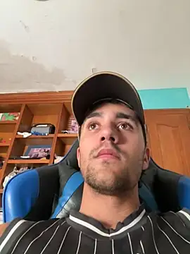 aavrdvh33 online show from November 2, 2025, 12:18 pm