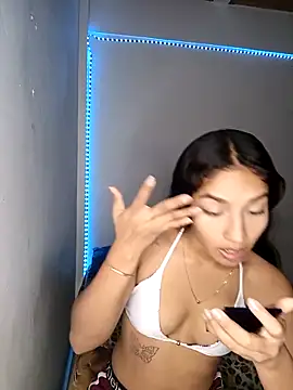 Snapshot of Sharlotte_Watts chatting on October 8, 2025, 12:52 am Sharlotte Watts online show from October 8, 2025, 12:52 am