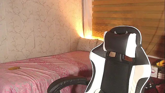 TssluttyNikka online show from December 16, 2025, 3:06 pm