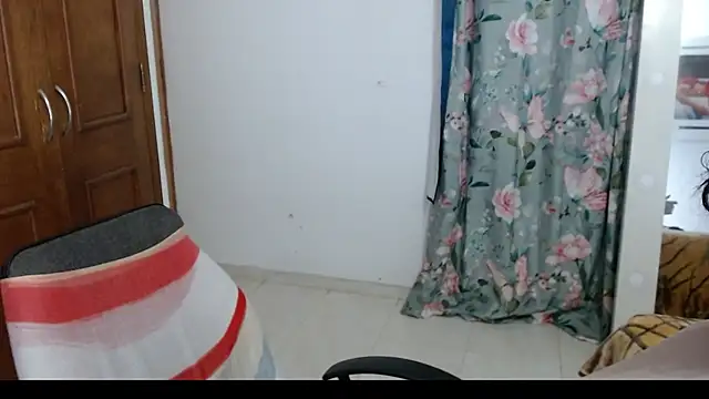 Snapshot of alejandralatina chatting on September 23, 2025, 4:04 am alejandralatina online show from September 23, 2025, 4:04 am