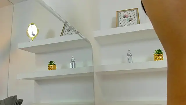 Snapshot of IsabellaMonet chatting on October 3, 2025, 7:11 pm IsabellaMonet online show from October 3, 2025, 7:11 pm