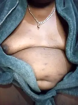 Snapshot of OnlyMoneyIwanT chatting on February 1, 2026, 1:15 am OnlyMoneyIwanT online show from February 1, 2026, 1:15 am