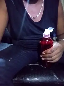 Snapshot of OnlyMoneyIwanT chatting on February 25, 2026, 1:43 pm OnlyMoneyIwanT online show from February 25, 2026, 1:43 pm