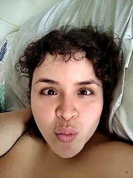 SeleneLuminari8 online show from February 3, 2026, 5:40 pm