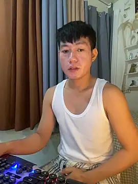 xshyboyx online show from February 6, 2026, 3:00 am