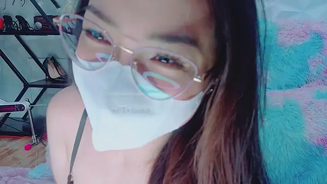 Hotkittylove online show from April 9, 2026, 3:39 am