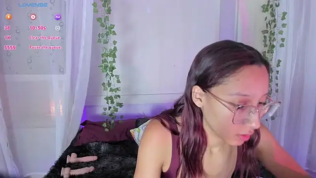 CamiGox online show from April 18, 2026, 4:38 am