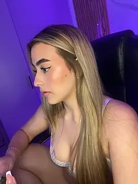 Snapshot of KYLIE_JONES6 chatting on June 11, 2026, 2:53 am KYLIE JONES6 online show from June 11, 2026, 2:53 am