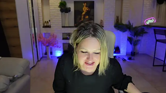 MariemLui online show from April 15, 2026, 7:58 pm