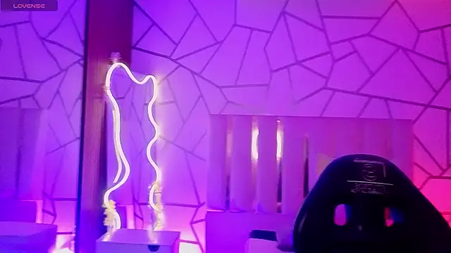 LIHIAN TAY online show from March 30, 2026, 3:18 am