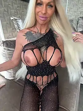 dutchbarbie online show from May 10, 2026, 5:29 pm