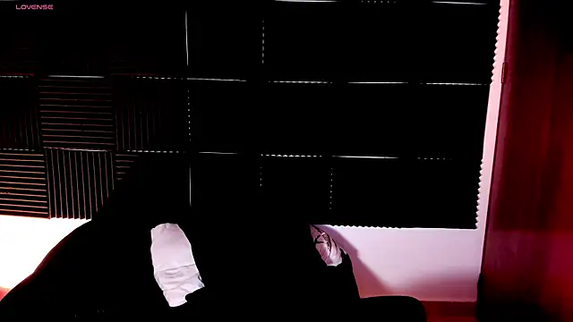 kinkyboat23 online show from November 11, 2025, 7:47 pm