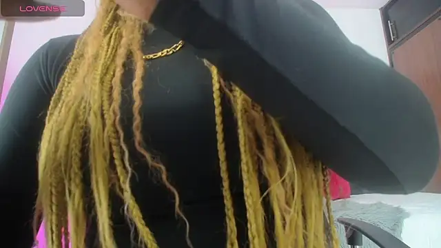 BarbaraGil1 online show from September 18, 2025, 1:24 pm