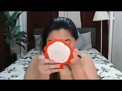 MarielRose143 online show from December 15, 2025, 9:57 am