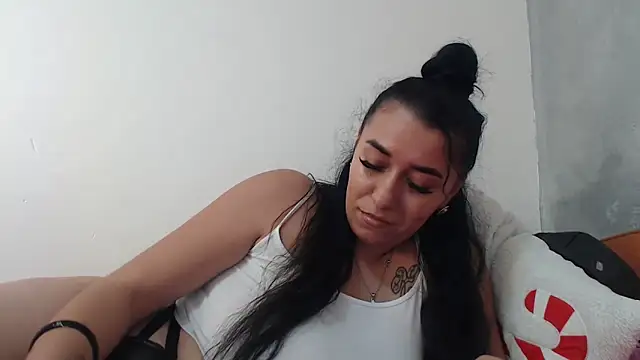 Maryem637048 online show from November 24, 2025, 1:22 pm