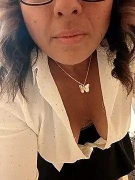 Snapshot of goddess4urfetish chatting on April 18, 2026, 3:10 am goddess4urfetish online show from April 18, 2026, 3:10 am