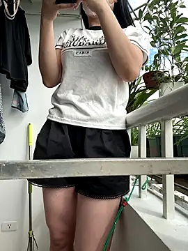 Meii-meyy online show from September 12, 2025, 1:49 am