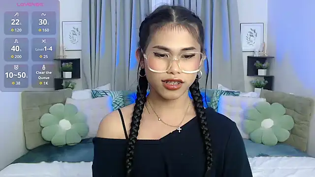 PrettyBlythes TS online show from October 27, 2025, 12:31 pm