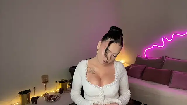 mistress of hearts online show from May 22, 2026, 8:14 pm