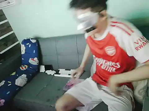 boyhigh1997 online show from October 29, 2025, 7:43 am