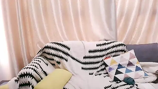 Tsia-Die online show from October 10, 2025, 5:17 am