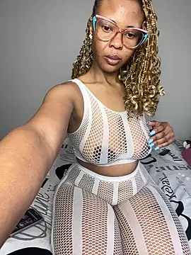 Snapshot of DiamondHaze2 chatting on July 28, 2026, 9:26 am DiamondHaze2 online show from July 28, 2026, 9:26 am