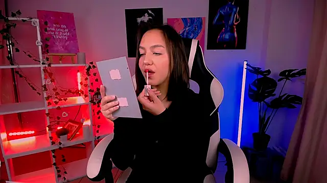 CindySparkl online show from October 7, 2025, 3:47 am