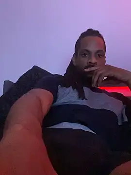 Snapshot of Taydagr8 chatting on December 21, 2025, 8:43 am Taydagr8 online show from December 21, 2025, 8:43 am