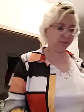 VikaKing online show from October 19, 2025, 7:47 pm