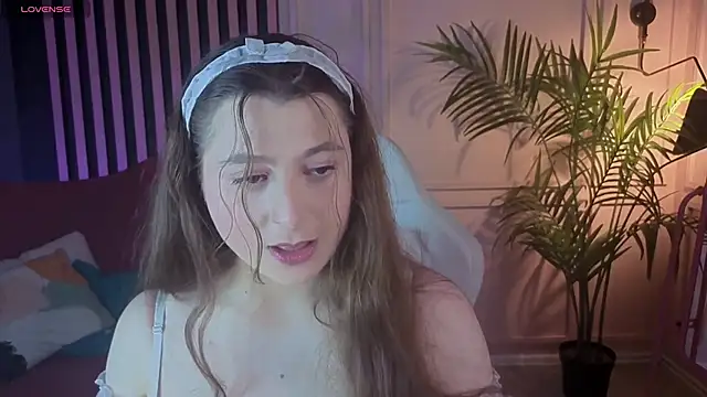 Queen Michelle  online show from September 29, 2025, 7:02 am