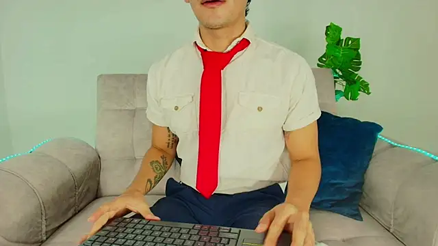 CamiiGuzmanX online show from October 10, 2025, 7:57 pm