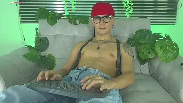 CamiiGuzmanX online show from May 25, 2026, 11:22 pm
