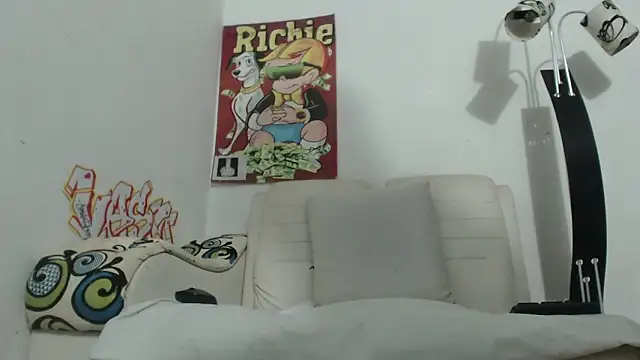 Thomasjons  online show from February 10, 2026, 4:16 am