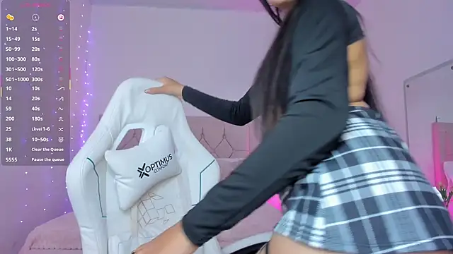 kim dreams18 online show from October 31, 2025, 12:00 am