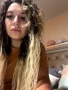 Snapshot of Chicagobabe chatting on September 12, 2025, 8:25 am Chicagobabe online show from September 12, 2025, 8:25 am