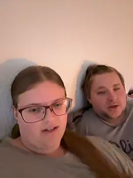 Snapshot of CurvyPaar2 chatting on September 14, 2025, 2:05 pm CurvyPaar2 online show from September 14, 2025, 2:05 pm