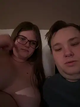 Snapshot of CurvyPaar2 chatting on January 31, 2026, 8:18 pm CurvyPaar2 online show from January 31, 2026, 8:18 pm