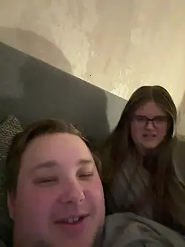 Snapshot of CurvyPaar2 chatting on February 17, 2026, 6:14 pm CurvyPaar2 online show from February 17, 2026, 6:14 pm