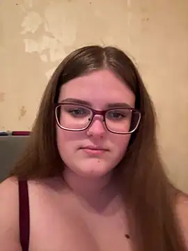 Snapshot of CurvyPaar2 chatting on February 28, 2026, 10:33 pm CurvyPaar2 online show from February 28, 2026, 10:33 pm