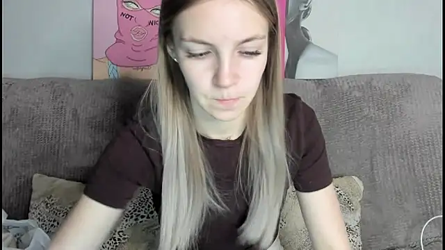 HitGyrl online show from December 1, 2025, 1:10 am