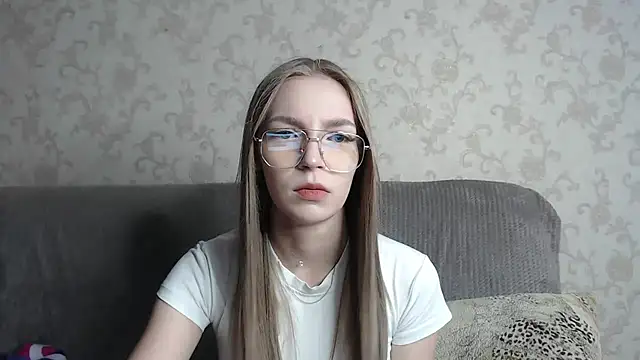 HitGyrl online show from March 28, 2026, 8:03 am