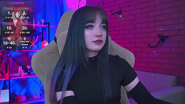 Snapshot of LiliLuna chatting on February 21, 2026, 4:30 pm LiliLuna online show from February 21, 2026, 4:30 pm