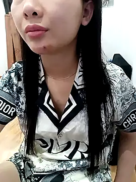 MinhChauXXX19 online show from April 23, 2026, 3:03 pm